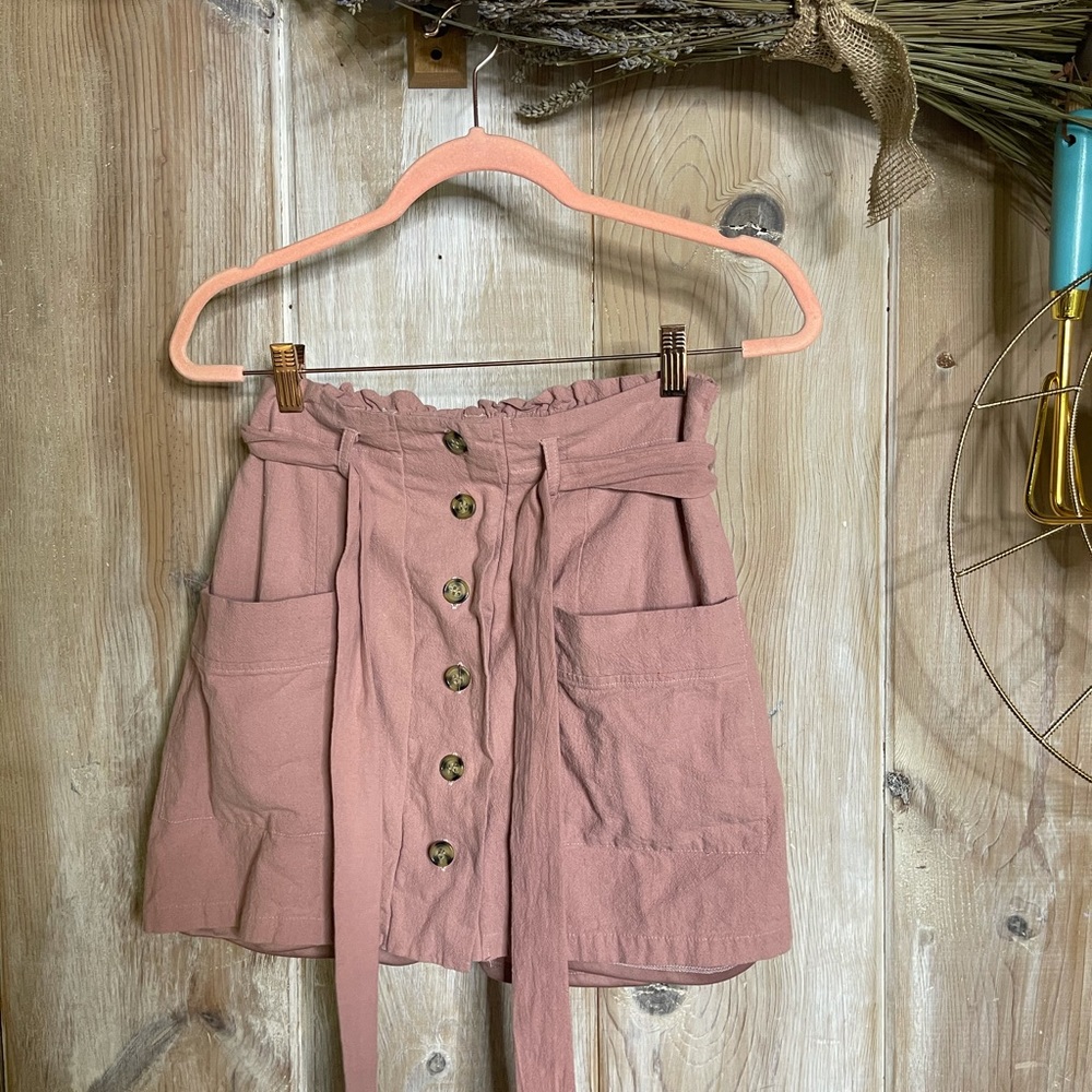 DUSTY ROSE Tortoise shell button skirt